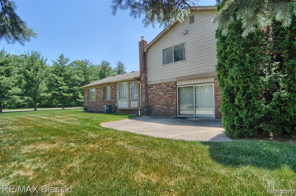 695 Plum Ridge Drive Rochester Hills, MI 48309 - Photo 35 of 38