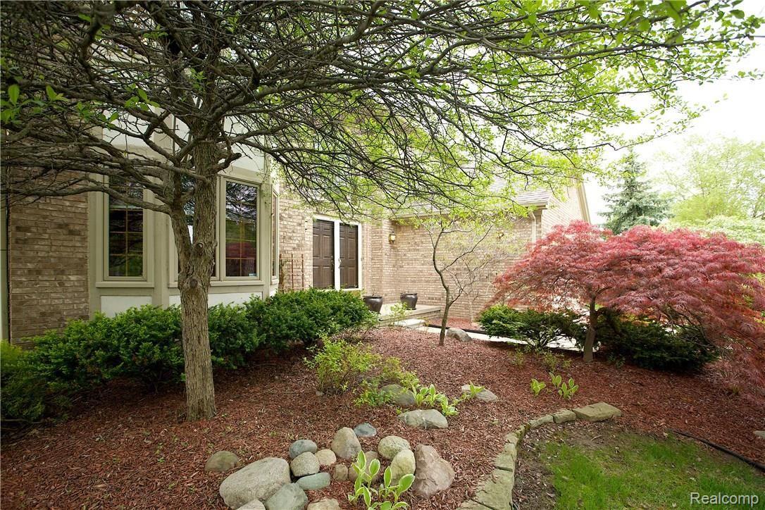 1662 Farnborough Drive Rochester, MI 48307 - Photo 3 of 52 1662farnborough3.jpg