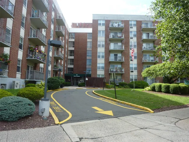 $2,100 | 35 Park Avenue, Unit 2D, Suffern, NY 10901