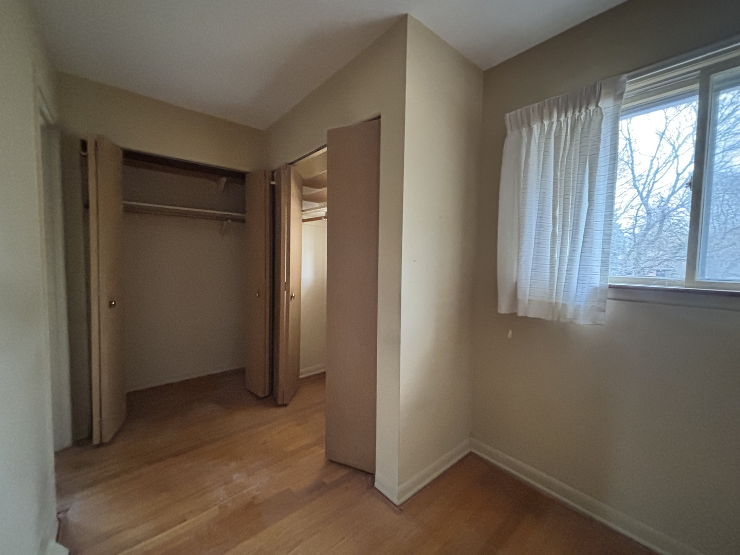 1305 West Mulberry Lane Arlington Heights, IL 60005 - Photo 12 of 14 an empty room with windows