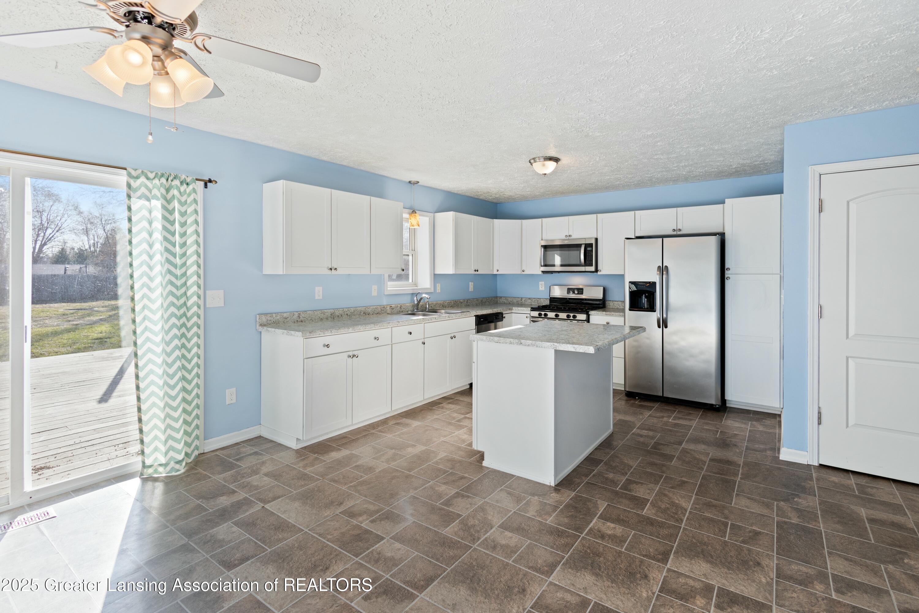 6174 Rutherford Avenue East Lansing, MI 48823 - Photo 7 of 42 tempImageGPuH7t