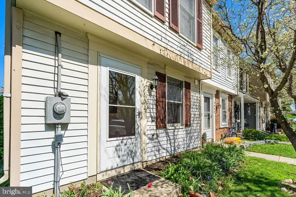 a view of a entrance of the house