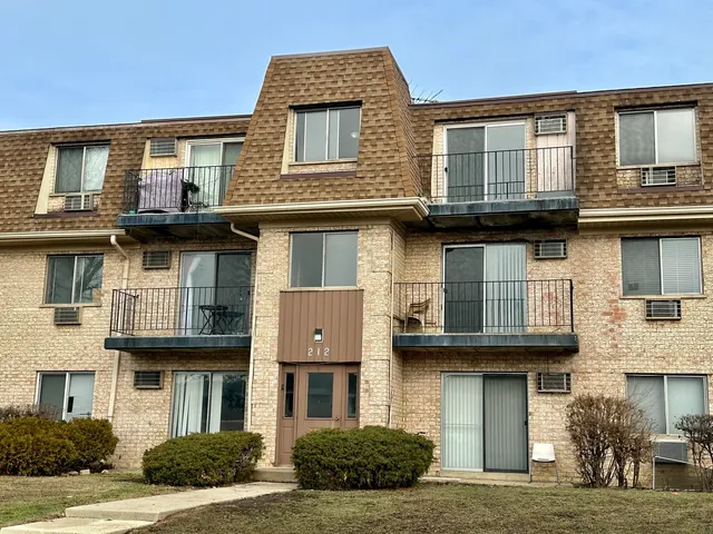 $150,000 | 212 Shorewood Drive, Unit 2B, Glendale Heights, IL 60139