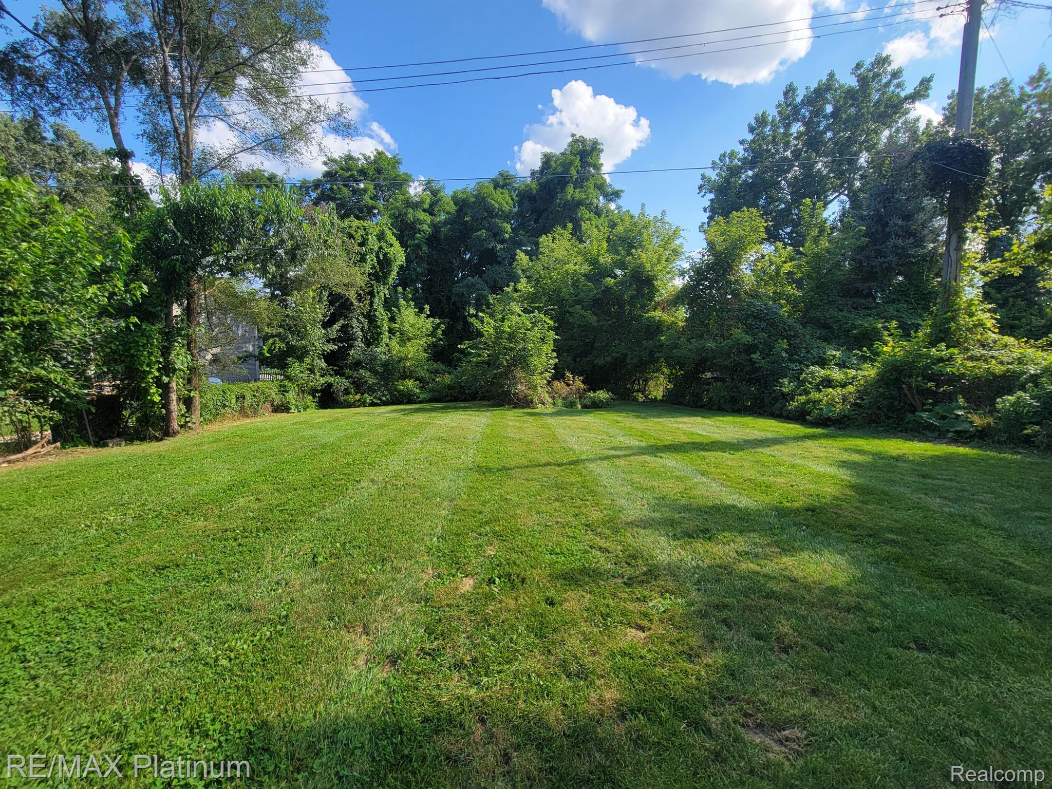 8210 Hyne Road Brighton, MI 48114 - Photo 3 of 17 Gallery Image 3