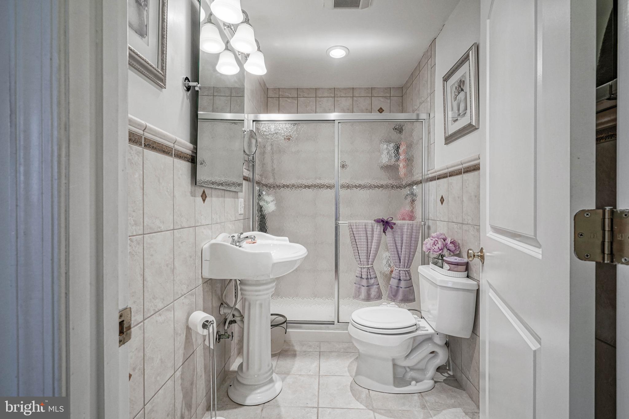 121 Princeton Road Pennsville, NJ 08070 - Photo 25 of 48 en suite bath