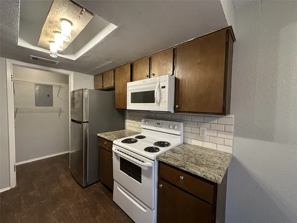 $1,750 | 1305 Camp Craft Road, Unit D, West Lake Hills, TX 78746