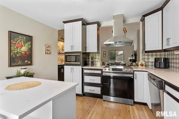 $259,900 | 97 McCarthy Drive, Springfield, IL 62702