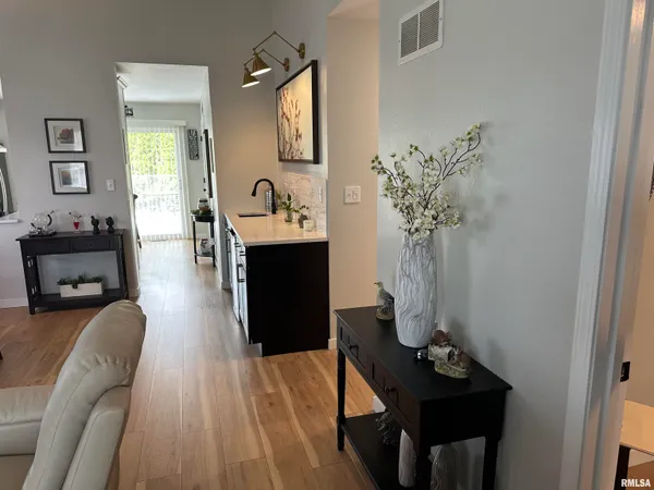 $259,900 | 97 McCarthy Drive, Springfield, IL 62702