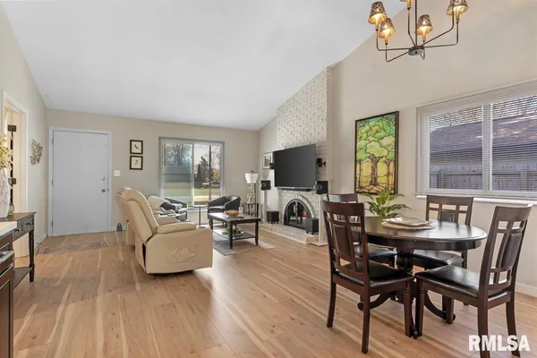 $259,900 | 97 McCarthy Drive, Springfield, IL 62702