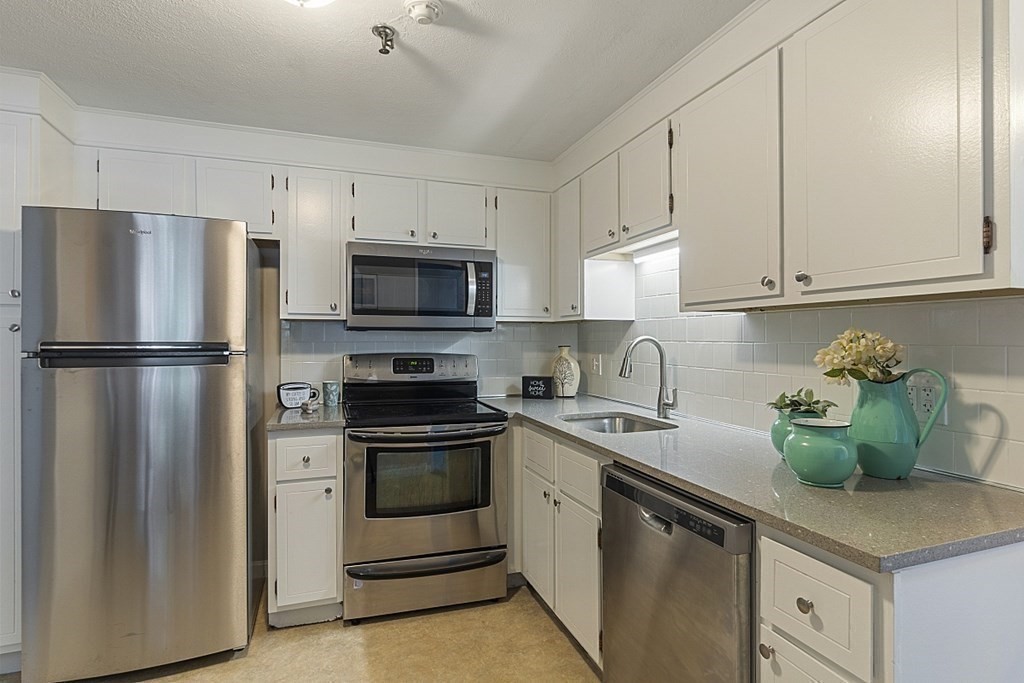 32 Spencer Road, Unit 30M Boxborough, MA 01719 - Photo 3 of 35