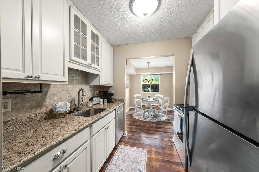 10790 Ravenna Road, Unit 101 Twinsburg, OH 44087 - Photo 11 of 27 updated kitchen