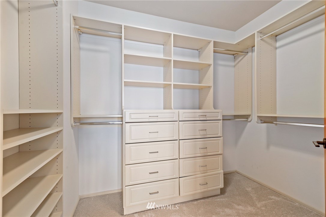 423 Ward Street Seattle, WA 98109 - Photo 25 of 39 a view of walk in closet