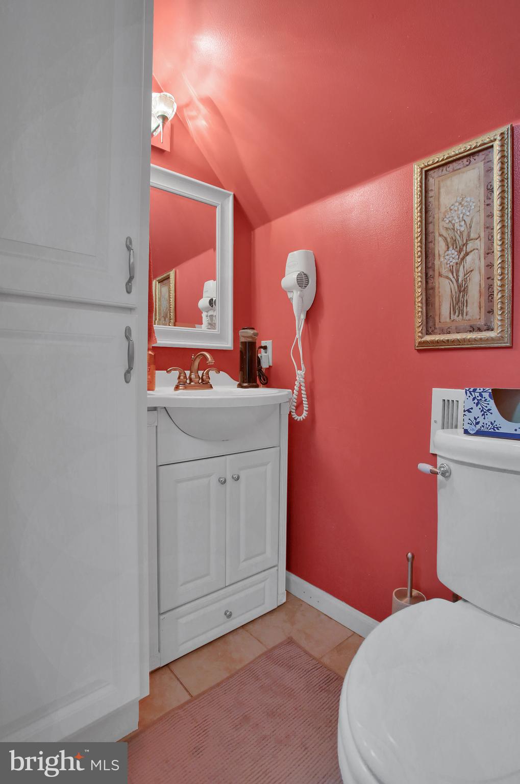 16 Central View Road Dillsburg, PA 17019 - Photo 34 of 54 Owner's bath level 2
