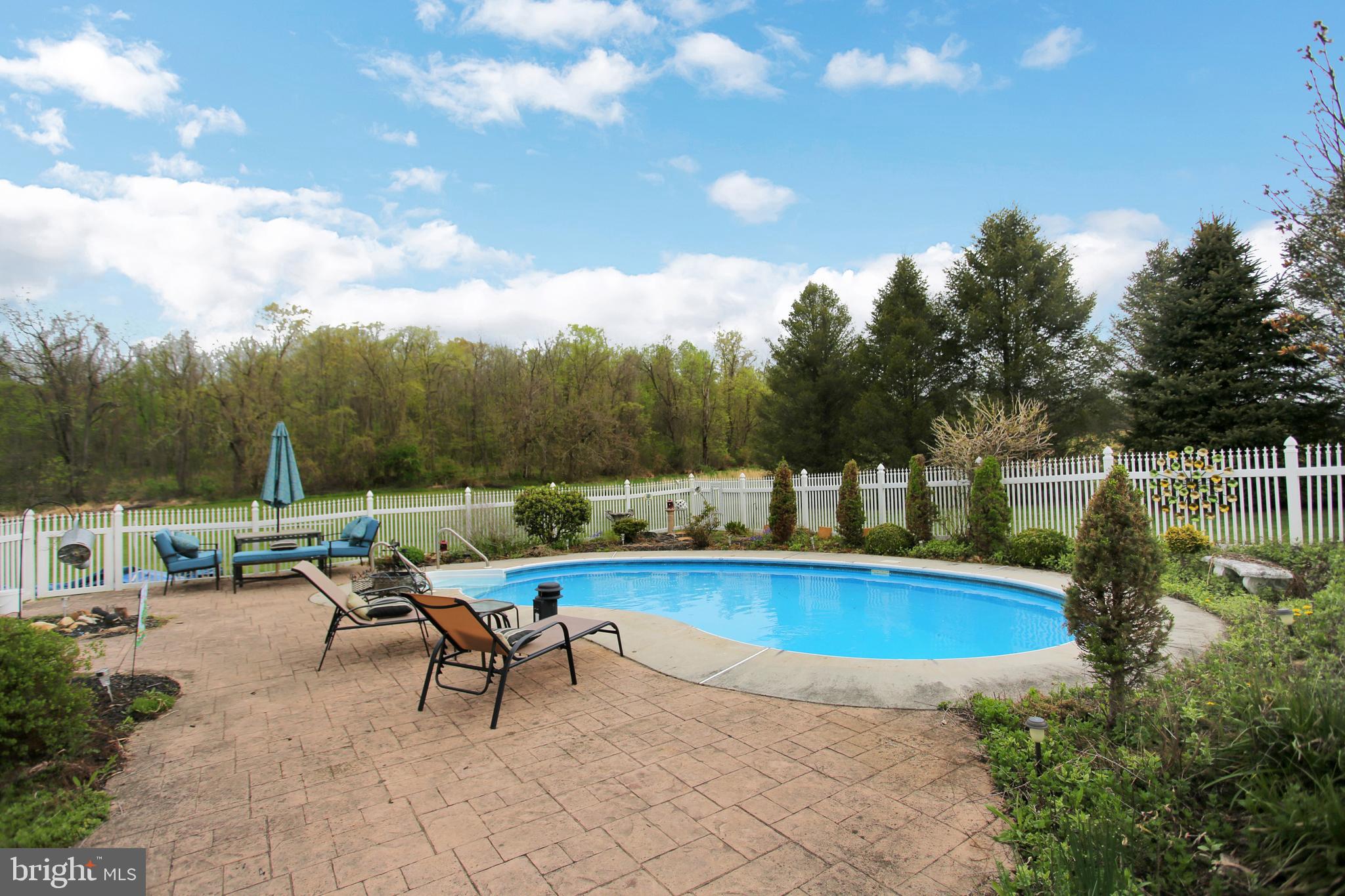 16 Central View Road Dillsburg, PA 17019 - Photo 6 of 54 Summertime photo of pool