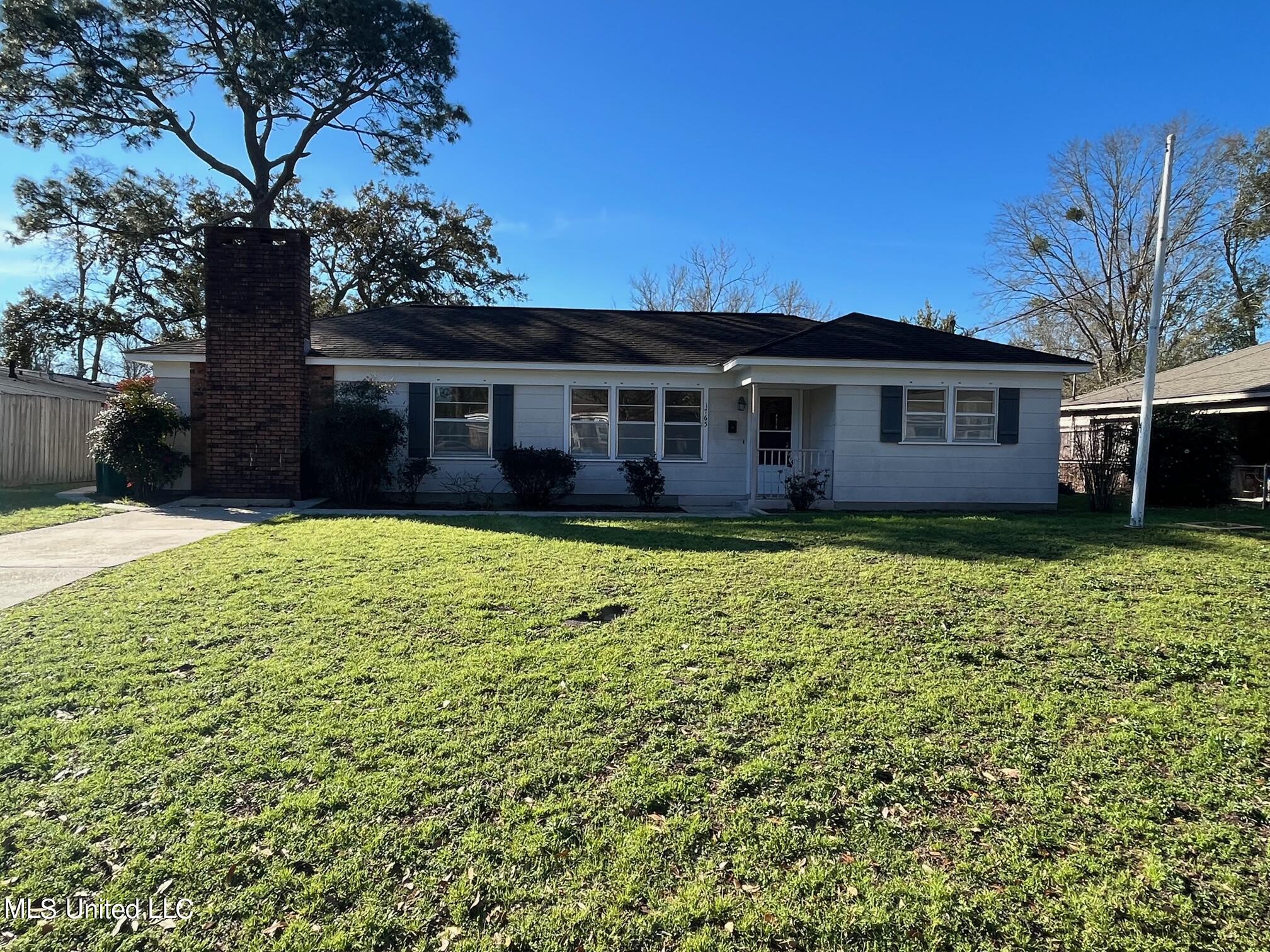 1765 Ridgeway Drive Biloxi, MS 39531 - Photo 2 of 32 IMG_1226