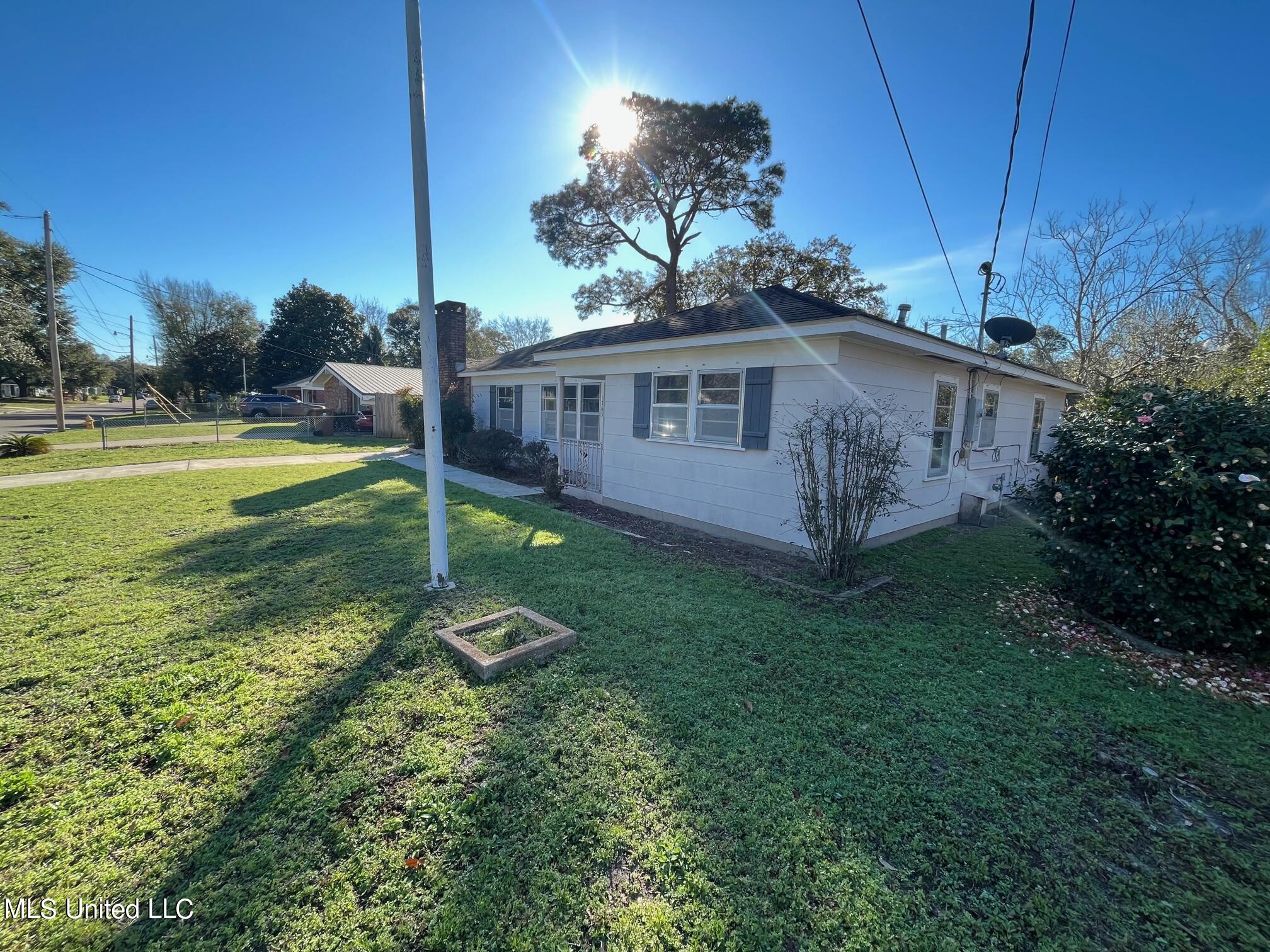 1765 Ridgeway Drive Biloxi, MS 39531 - Photo 3 of 32 IMG_1224