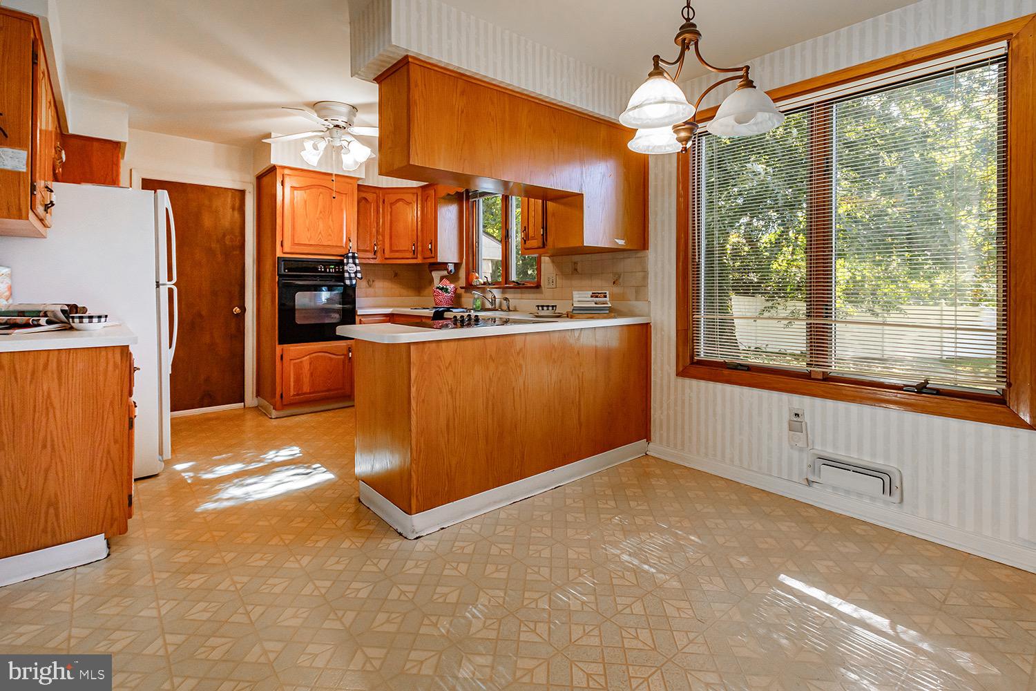 908 Hilltop Road Cinnaminson, NJ 08077 - Photo 11 of 30 Eat in Kitchen