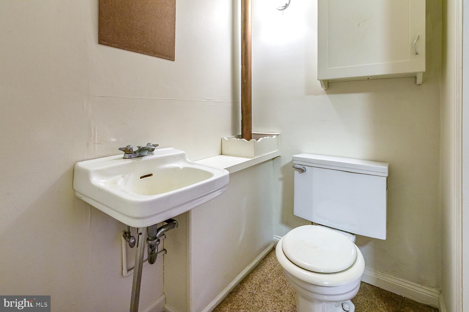 908 Hilltop Road Cinnaminson, NJ 08077 - Photo 15 of 30 Half Bath in office