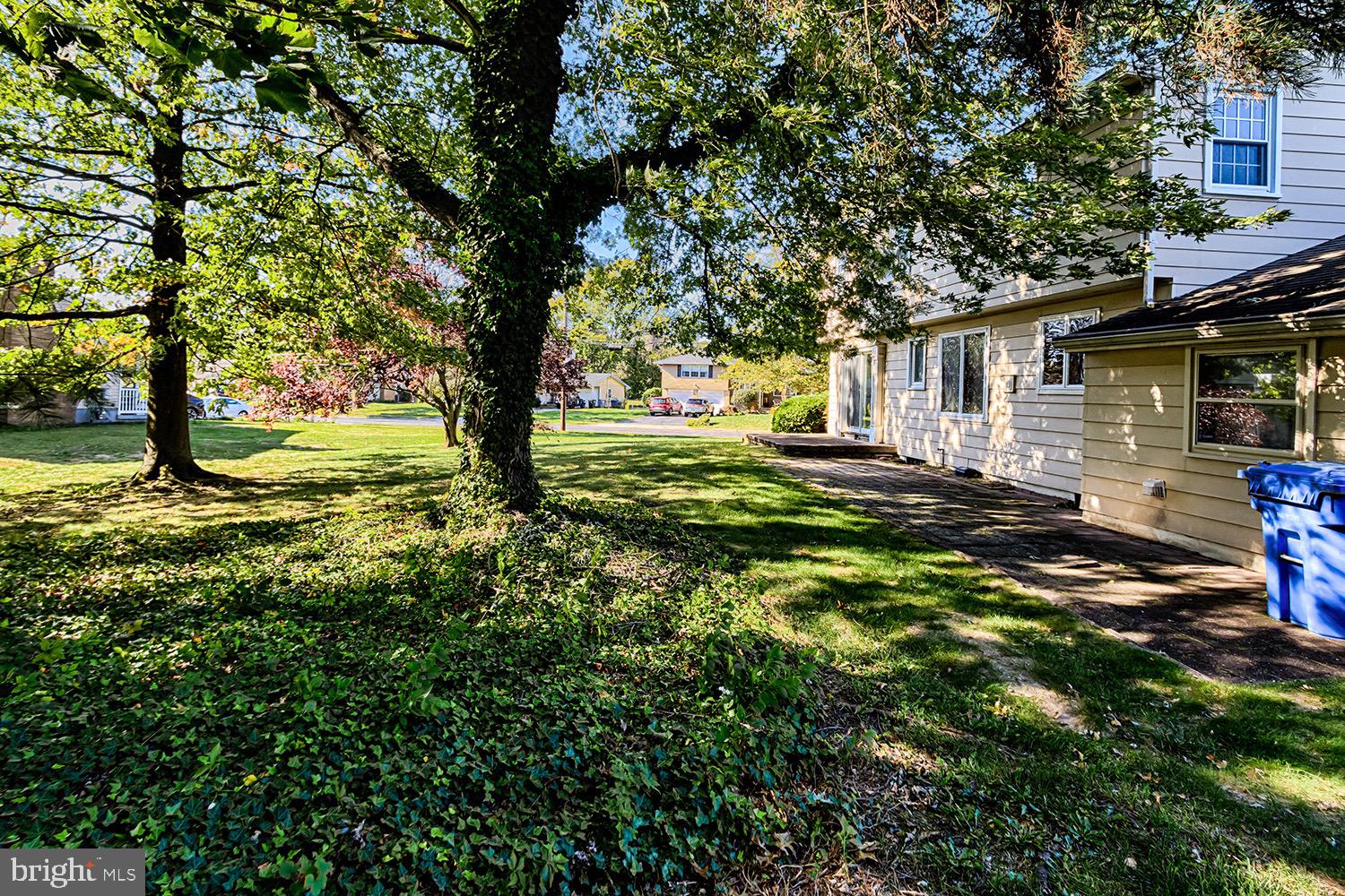 908 Hilltop Road Cinnaminson, NJ 08077 - Photo 27 of 30 Side Yard