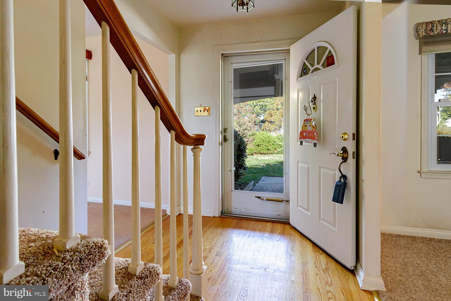 908 Hilltop Road Cinnaminson, NJ 08077 - Photo 5 of 30 Center Hall