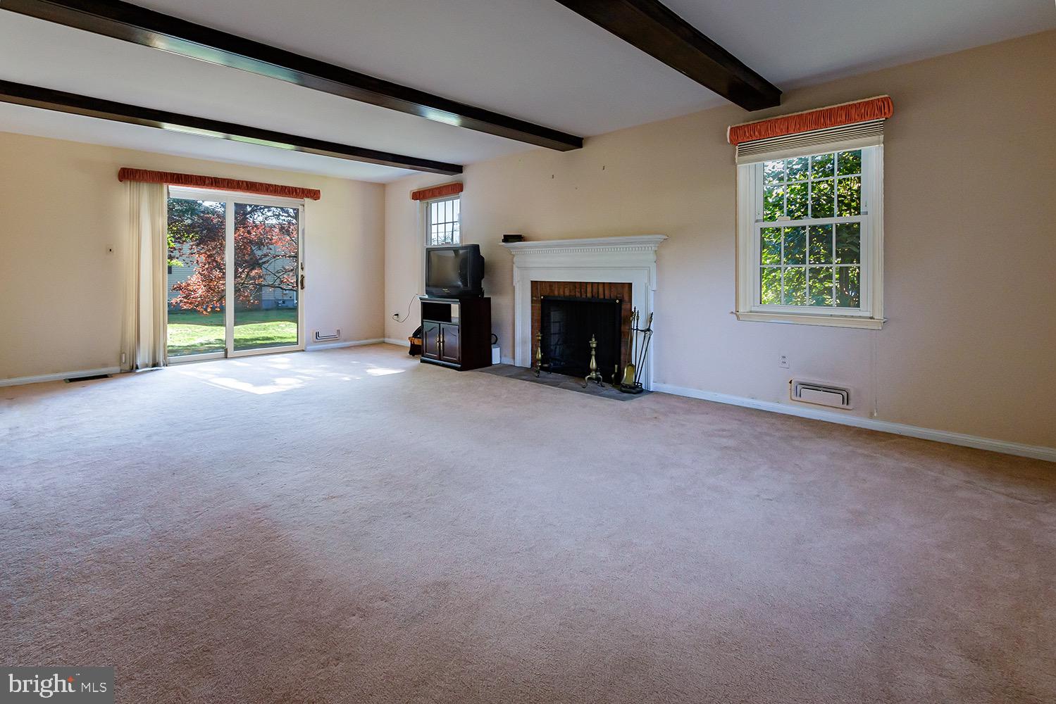 908 Hilltop Road Cinnaminson, NJ 08077 - Photo 8 of 30 Living Room-Hardwood under carpet