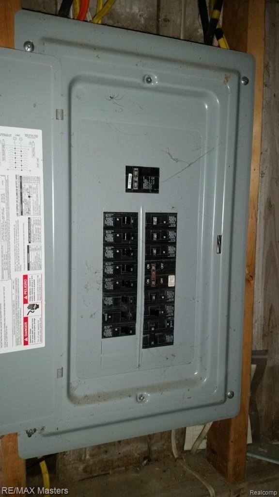 1612 East Sigler Road Carleton, MI 48117 - Photo 29 of 39 20141004_104604.jpg