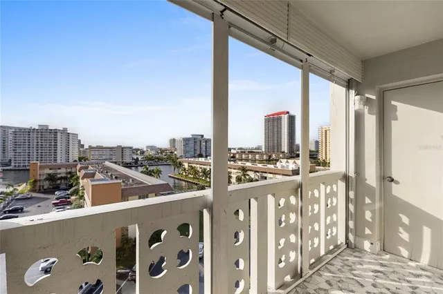 a picture of city view with lake view