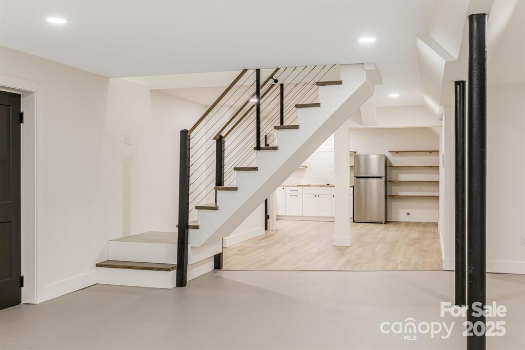 7 Angus Lane Asheville, NC 28805 - Photo 34 of 45 a view of entryway