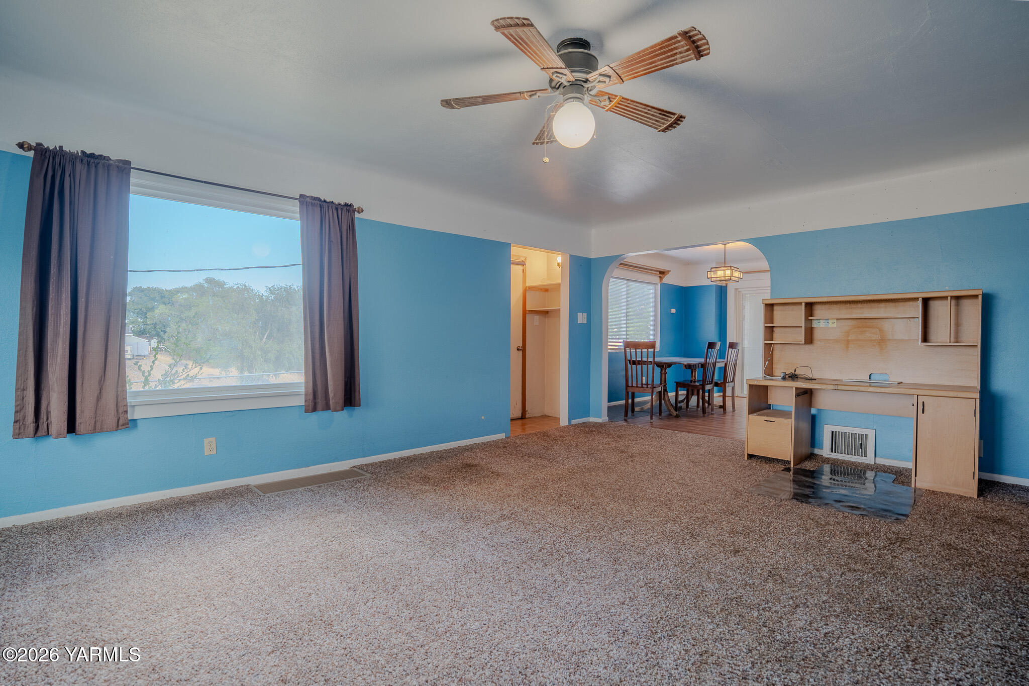 724 Ghormley Road Yakima, WA 98908 - Photo 6 of 44 Living Room