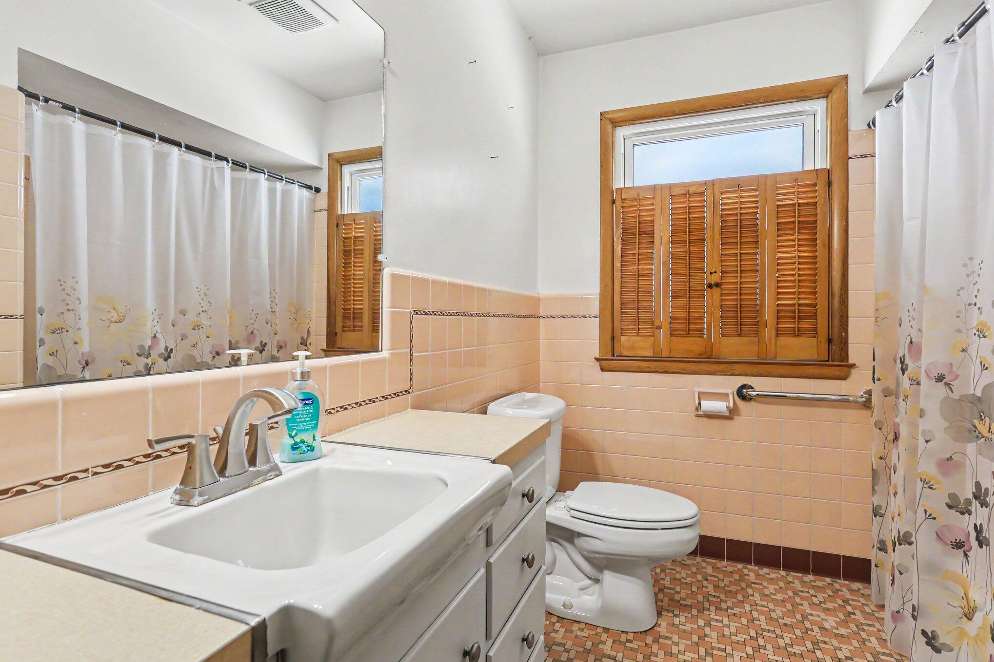 2117 Edwin Place Lansing, MI 48911 - Photo 29 of 37 018_file_9320