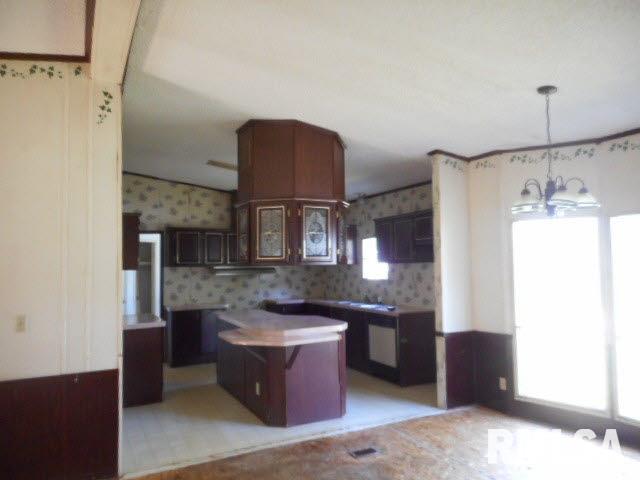 200 West Benedict Valier, IL 62891 - Photo 3 of 13 Gallery Image 3