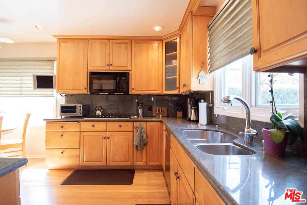 4465 Commonwealth Avenue Culver City, CA 90230 - Photo 11 of 37