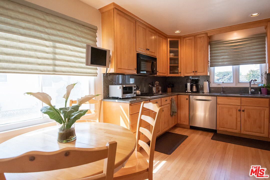 4465 Commonwealth Avenue Culver City, CA 90230 - Photo 12 of 37