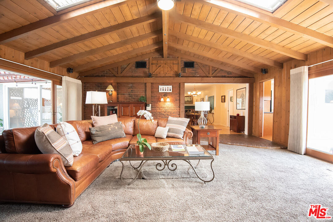 4465 Commonwealth Avenue Culver City, CA 90230 - Photo 14 of 37