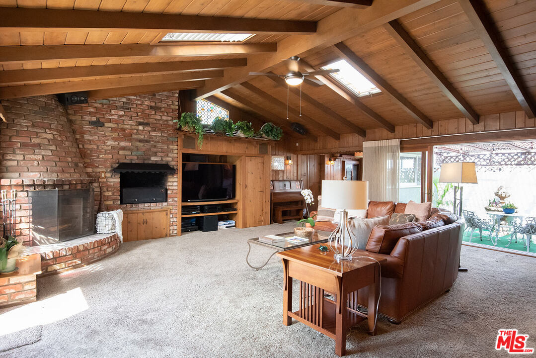 4465 Commonwealth Avenue Culver City, CA 90230 - Photo 16 of 37