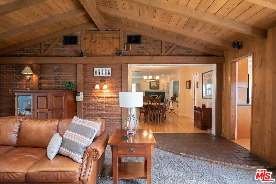 4465 Commonwealth Avenue Culver City, CA 90230 - Photo 17 of 37