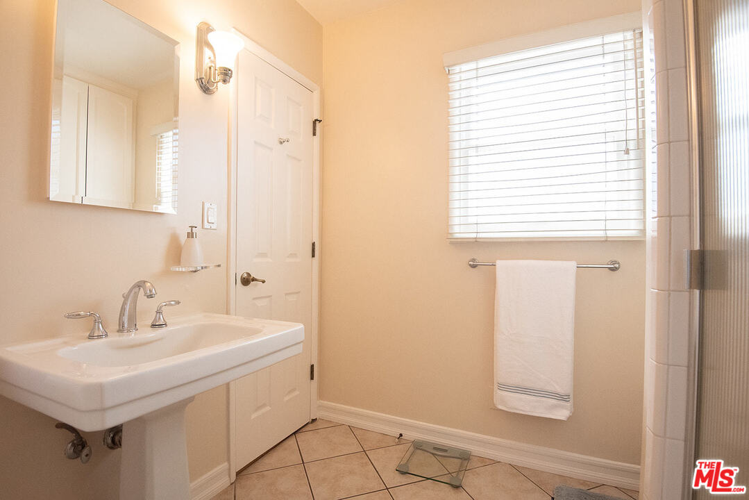 4465 Commonwealth Avenue Culver City, CA 90230 - Photo 25 of 37