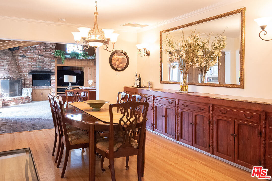 4465 Commonwealth Avenue Culver City, CA 90230 - Photo 6 of 37