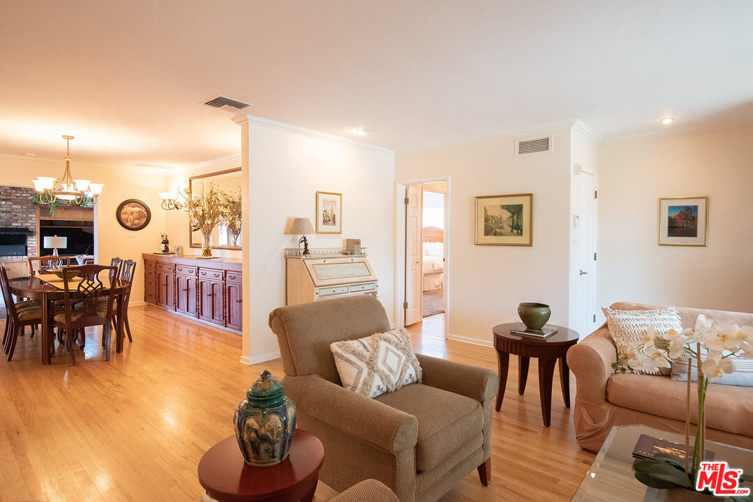 4465 Commonwealth Avenue Culver City, CA 90230 - Photo 8 of 37