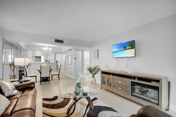 $250,000 | 23247 Barwood Lane North, Unit 305, Boca Raton, FL 33428