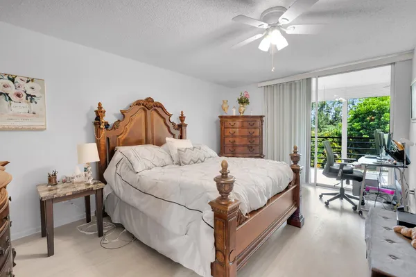 $250,000 | 23247 Barwood Lane North, Unit 305, Boca Raton, FL 33428