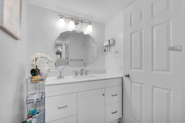 $250,000 | 23247 Barwood Lane North, Unit 305, Boca Raton, FL 33428