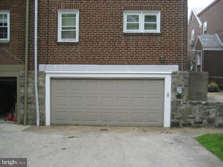 2646 Lenape Road Philadelphia, PA 19131 - Photo 22 of 25 Garage