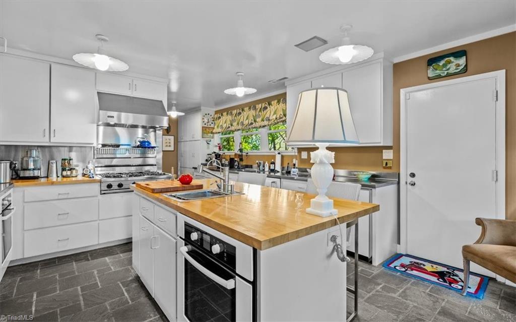 1905 Huntington Road Greensboro, NC 27408 - Photo 11 of 47