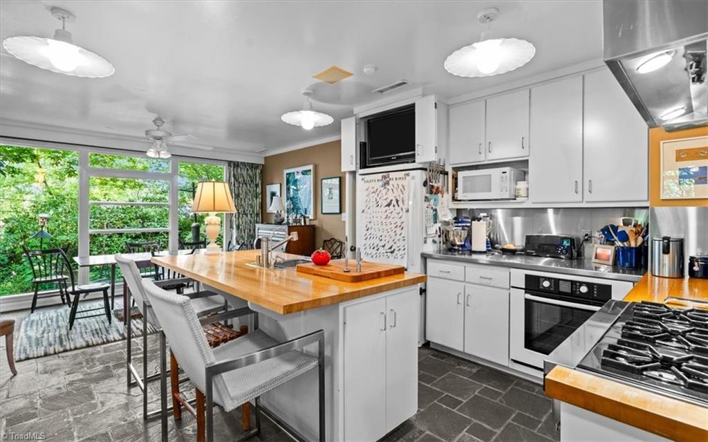 1905 Huntington Road Greensboro, NC 27408 - Photo 13 of 47