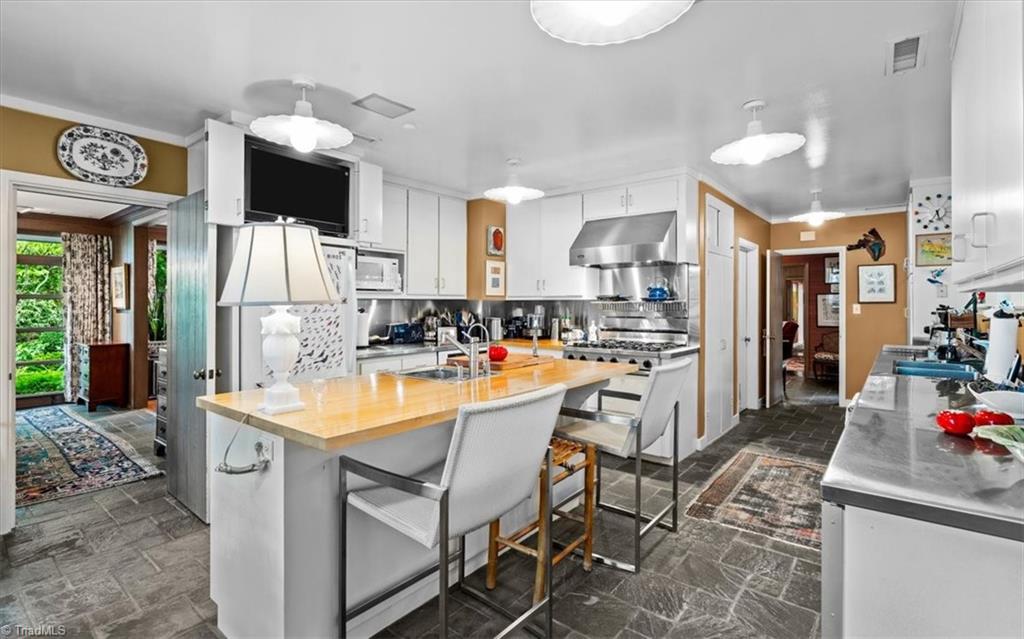 1905 Huntington Road Greensboro, NC 27408 - Photo 14 of 47