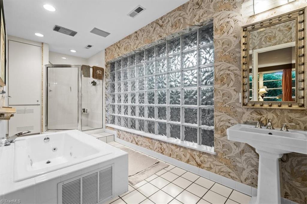 1905 Huntington Road Greensboro, NC 27408 - Photo 24 of 47 Primary Bathroom