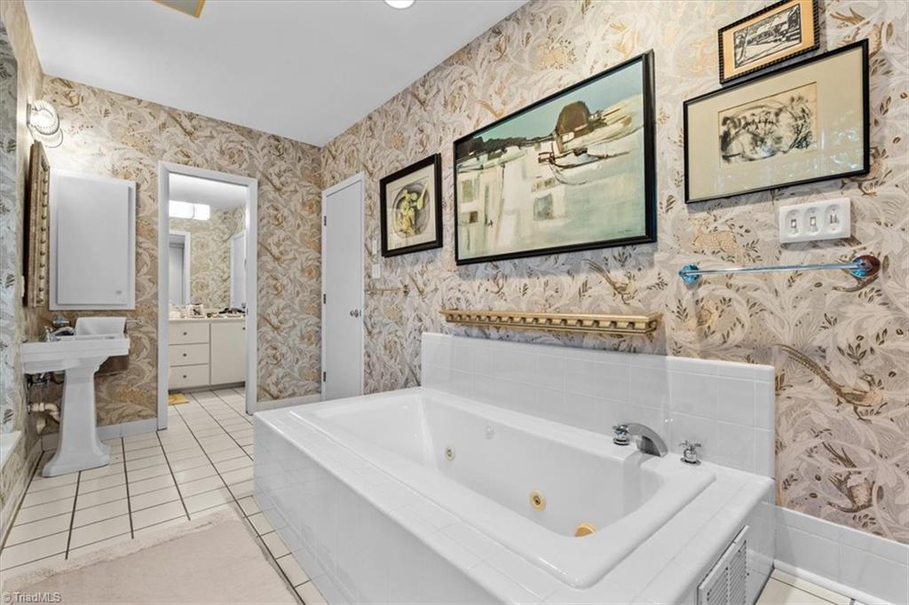 1905 Huntington Road Greensboro, NC 27408 - Photo 25 of 47