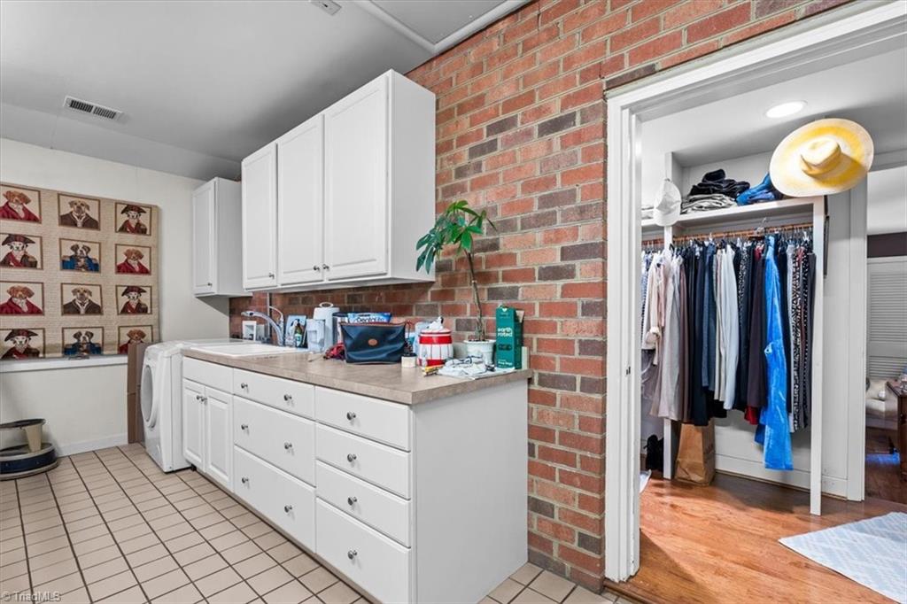 1905 Huntington Road Greensboro, NC 27408 - Photo 28 of 47