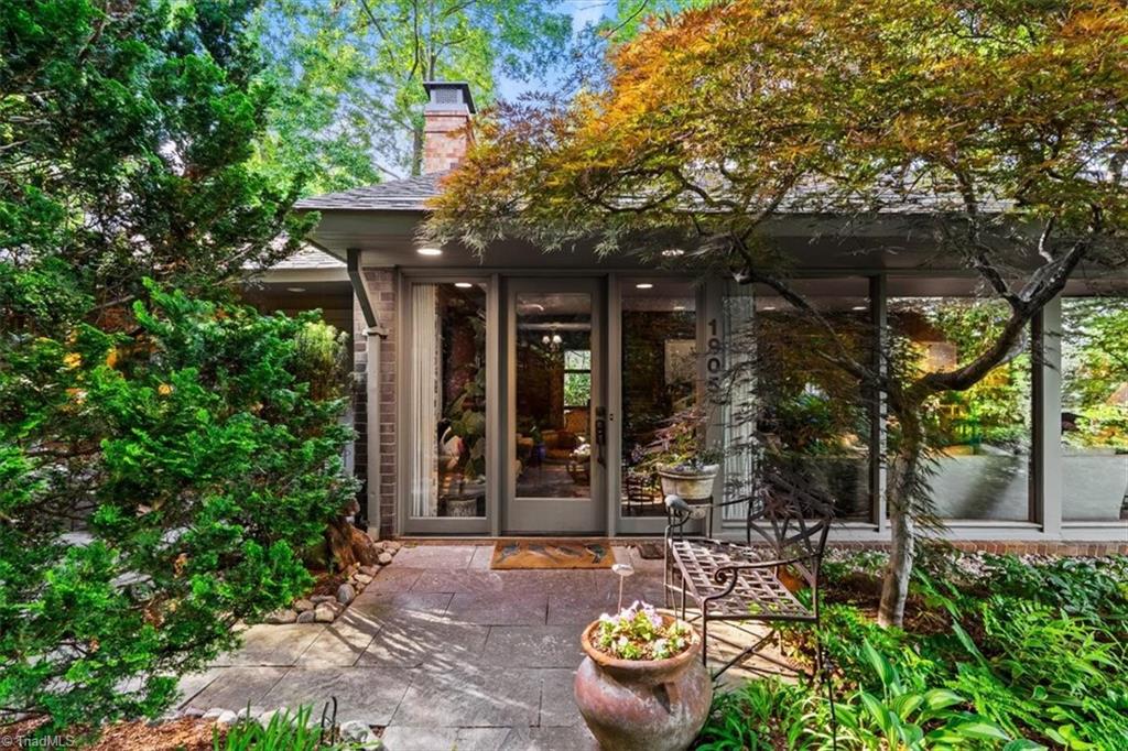 1905 Huntington Road Greensboro, NC 27408 - Photo 3 of 47